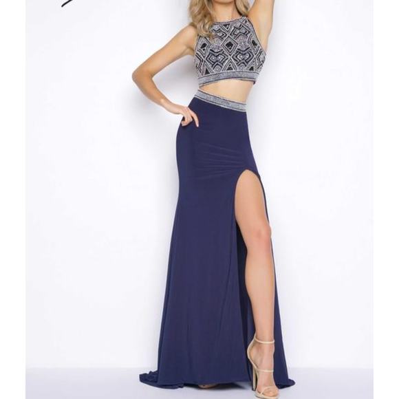 Cassandra Stone by Mac Duggal Beaded 2 Piece Maxi Length Prom Dress Gown Size 2 - Picture 1 of 16